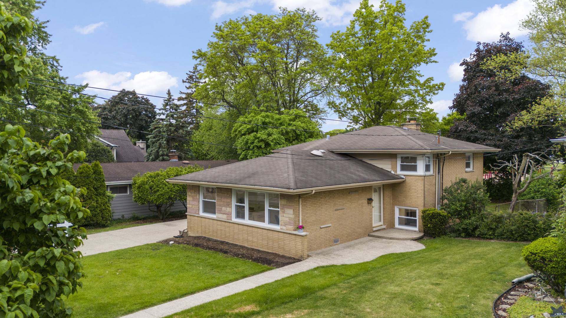 Arlington Heights, IL 60004,1134 N Dunton AVE