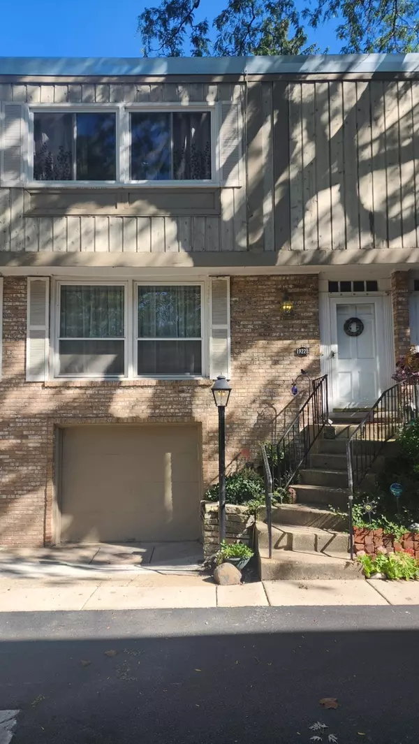1922 Wilmette AVE #B, Wilmette, IL 60091