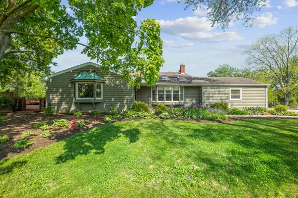 2248 Heathercliff DR, Libertyville, IL 60048