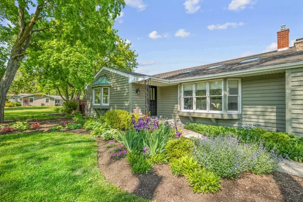 Libertyville, IL 60048,2248 Heathercliff DR
