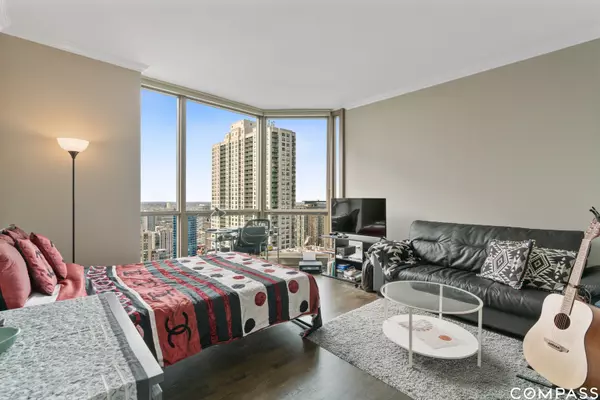 Chicago, IL 60611,21 E Huron ST #3301