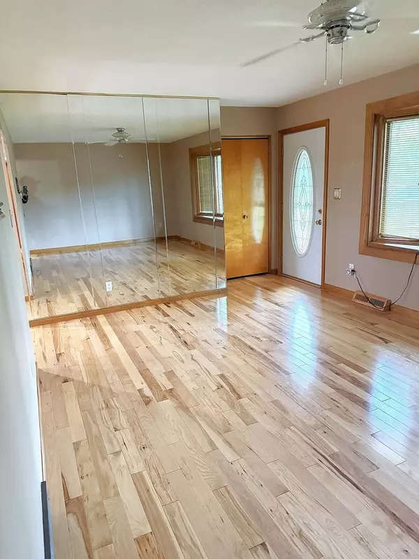 Dixon, IL 61021,1417 S College AVE