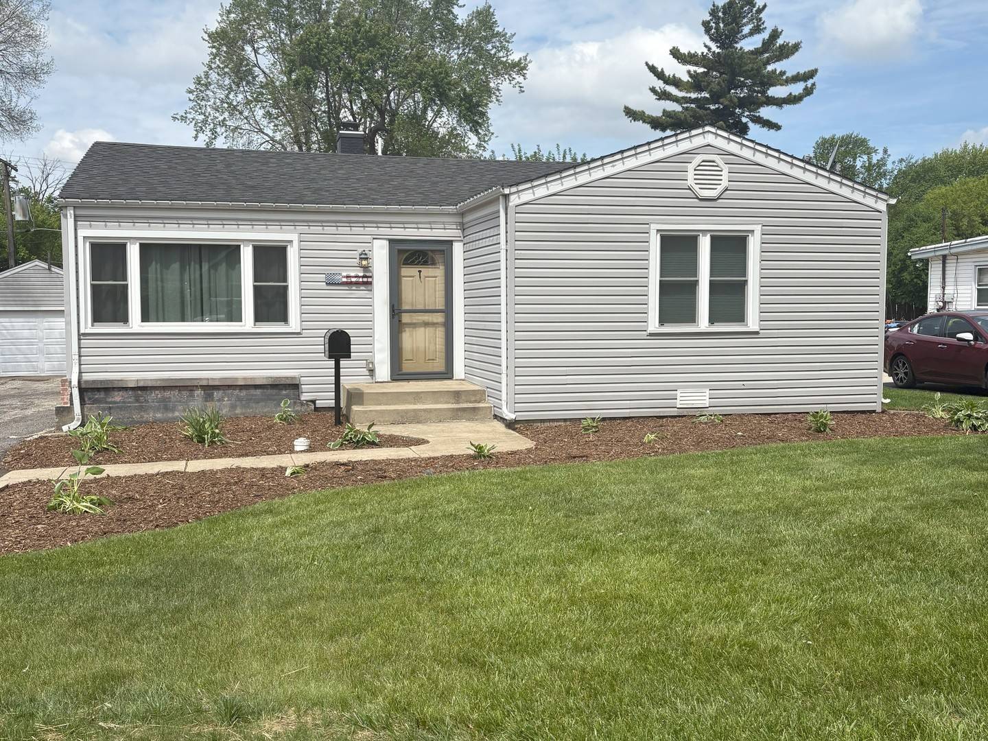 520 N Wolf RD, Northlake, IL 60164