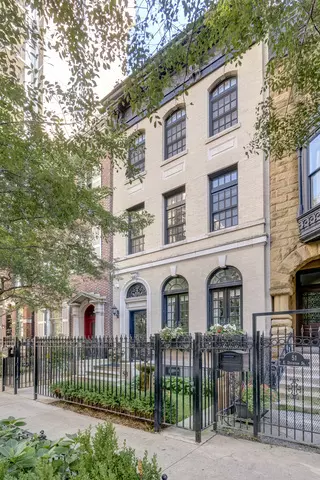 Chicago, IL 60610,53 E Division ST