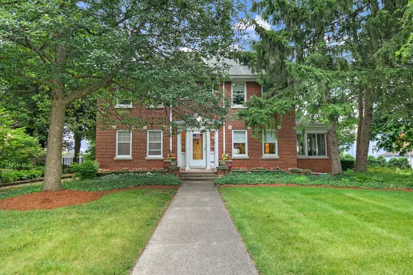 Elgin, IL 60120,841 Douglas AVE