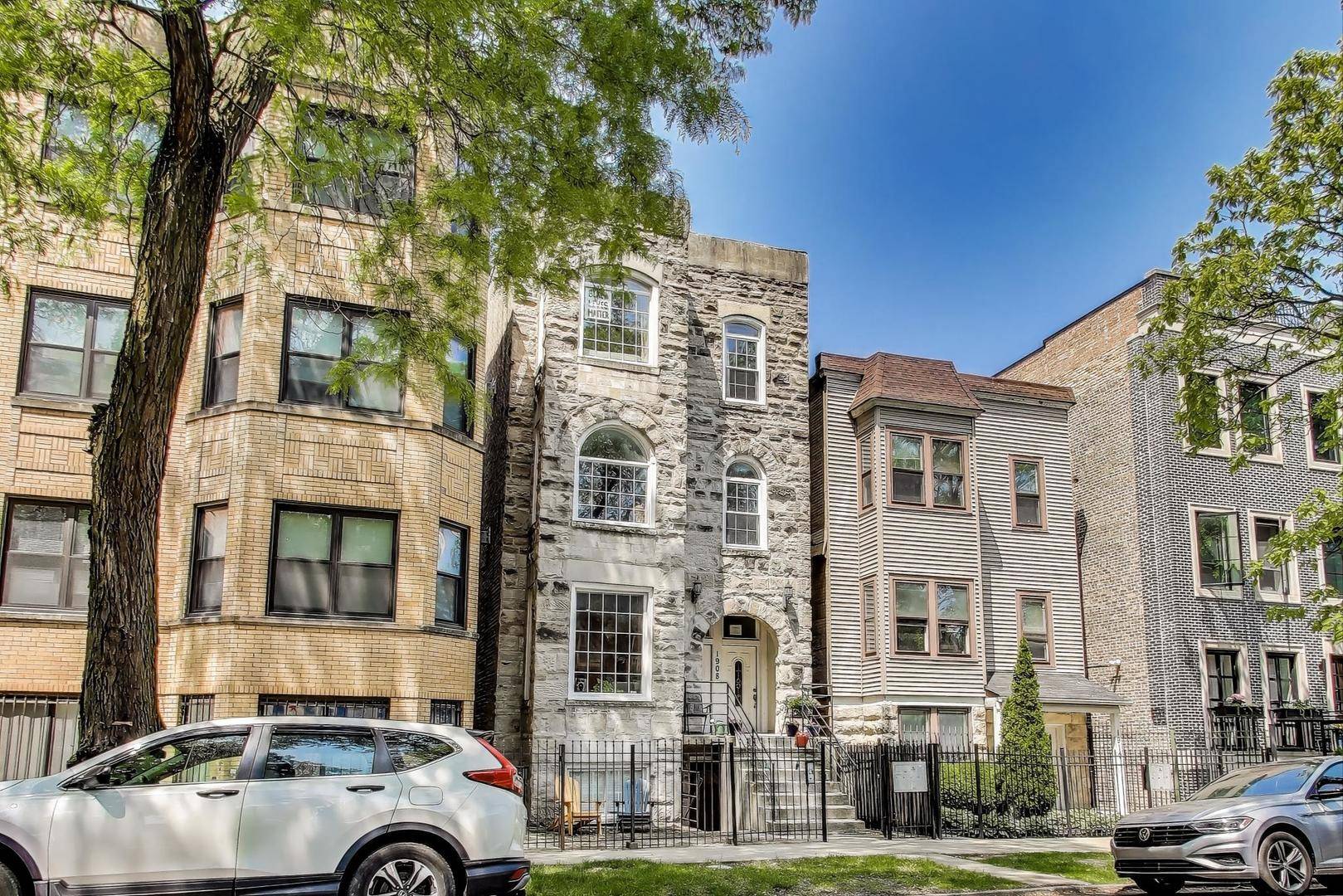 Chicago, IL 60647,1908 N Whipple ST #2
