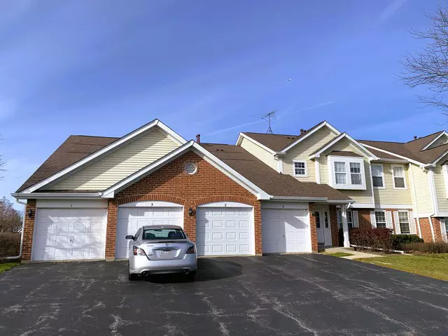 Roselle, IL 60172,308 Ashbury CT #1515-1
