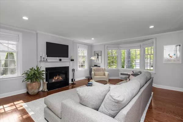 Lake Bluff, IL 60044,409 Crescent DR