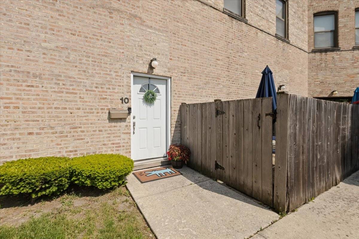 3713 Grand BLVD #10, Brookfield, IL 60513