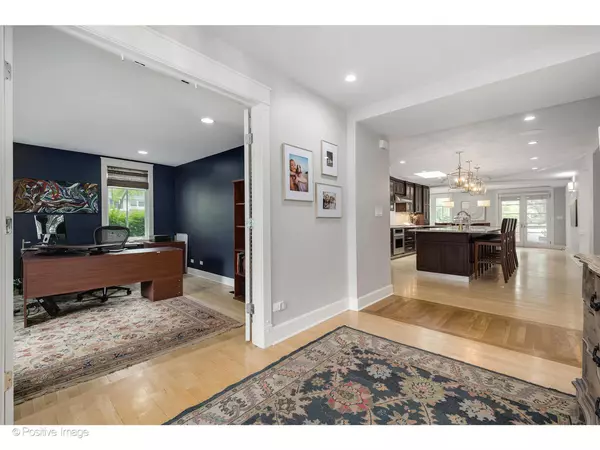 Arlington Heights, IL 60004,1509 E Eton DR