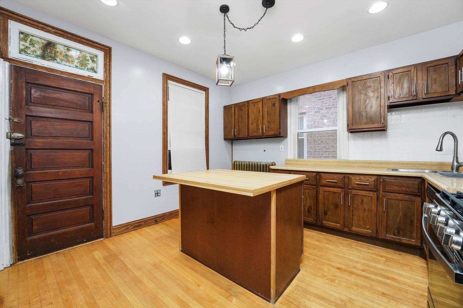 Chicago, IL 60641,4128 W School ST #1