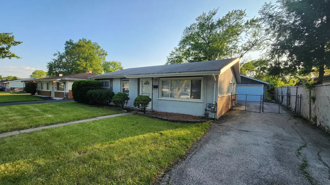 1370 Forest PL, Calumet City, IL 60409