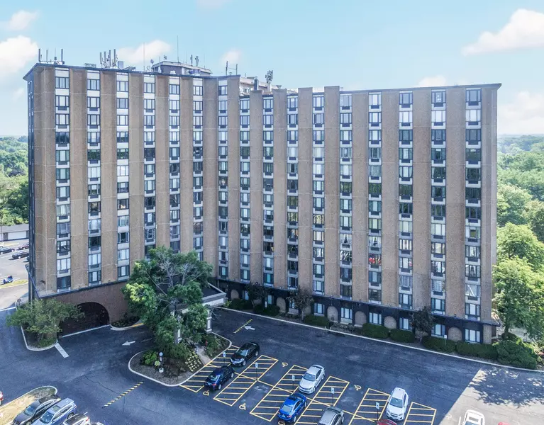 1 Renaissance PL #805, Palatine, IL 60067