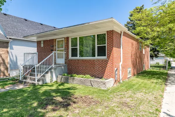 Chicago, IL 60617,9965 S Escanaba AVE