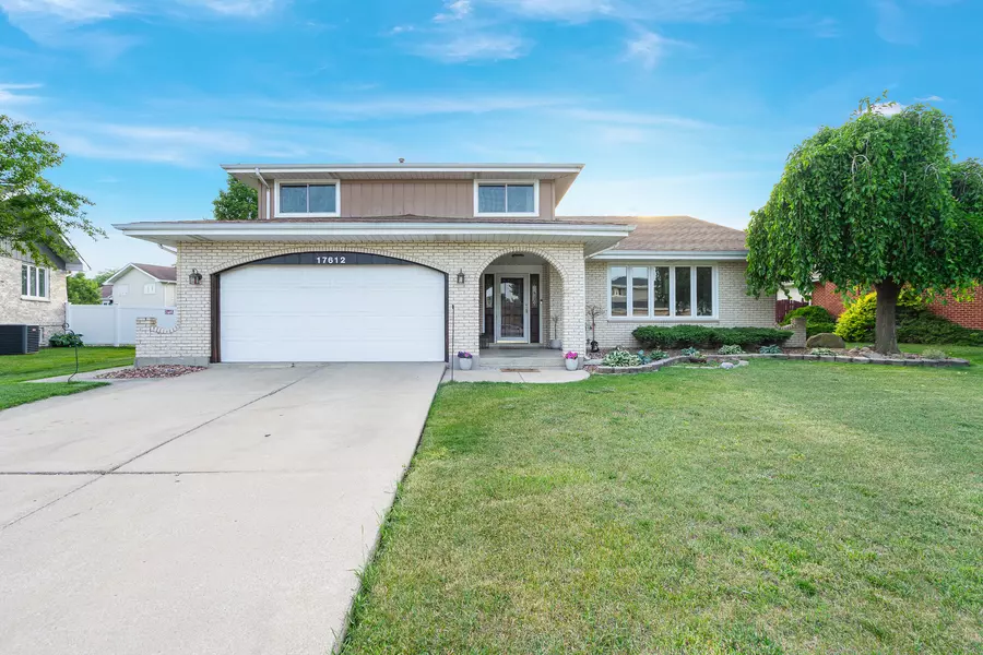 17612 Oakwood DR, Tinley Park, IL 60477
