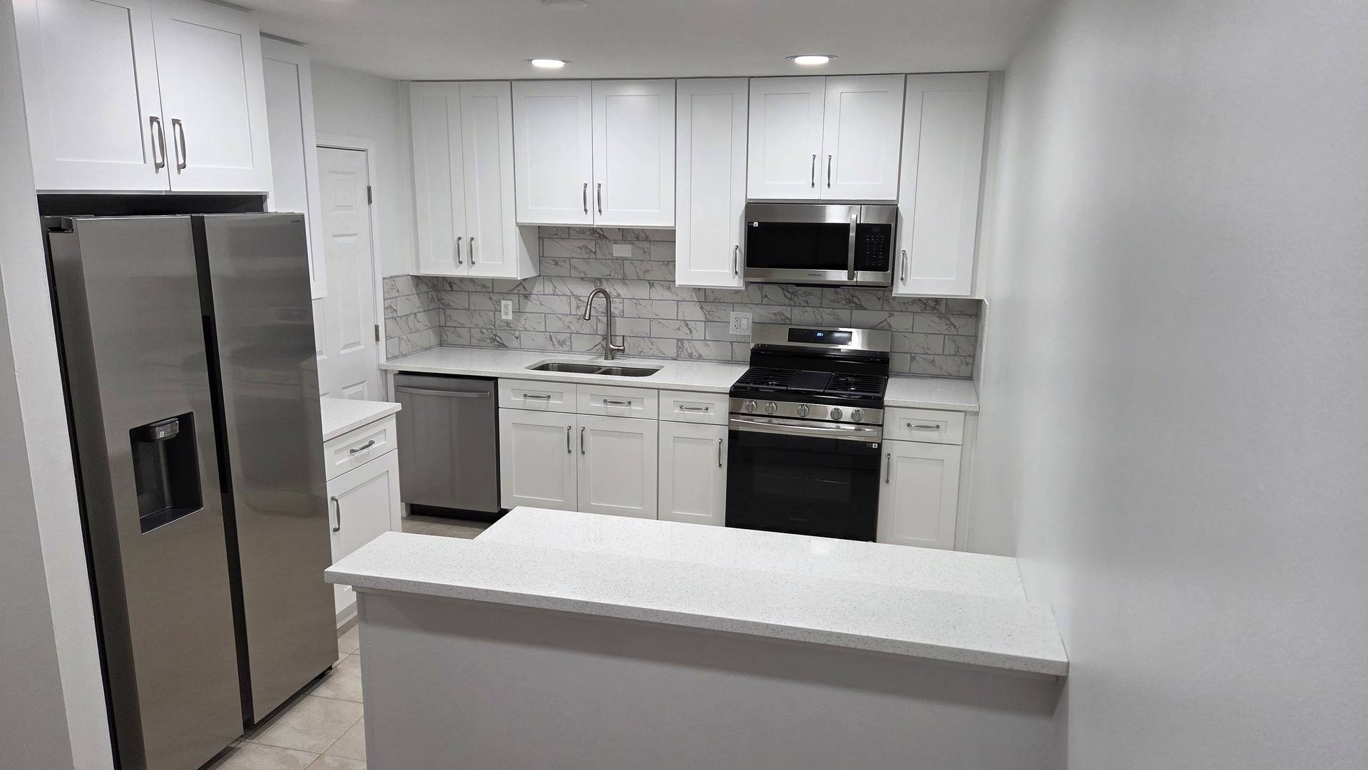 Hanover Park, IL 60133,1303 Kingsbury DR #A