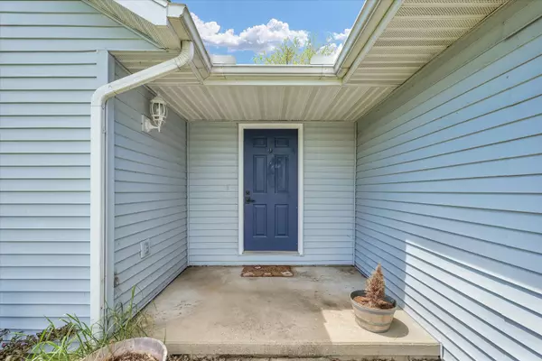 Mahomet, IL 61853,405 Ridge RD