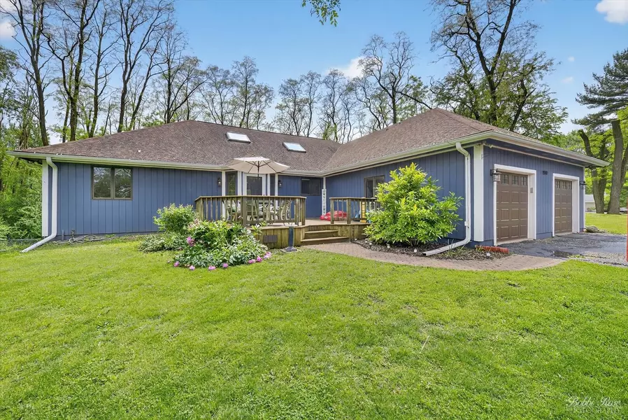 1500 Rose Farm RD, Woodstock, IL 60098