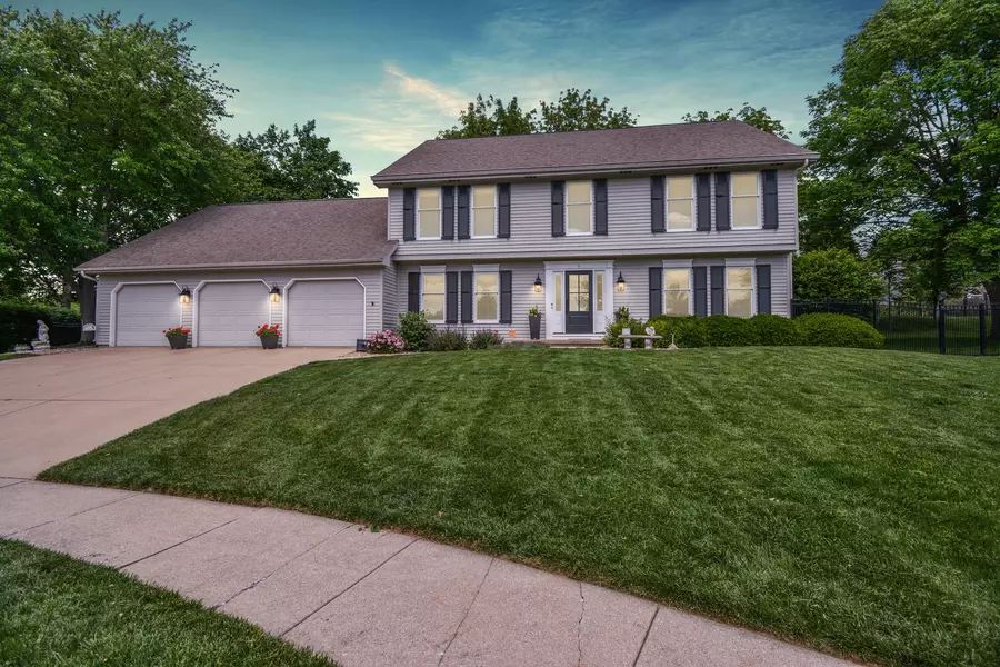 3 Wilshire CT, Bloomington, IL 61704