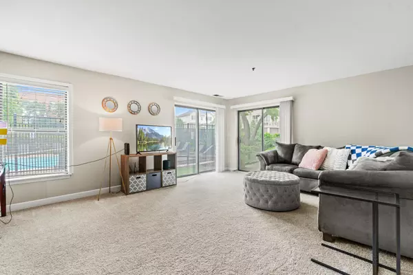 Rolling Meadows, IL 60008,3275 Kirchoff RD #131