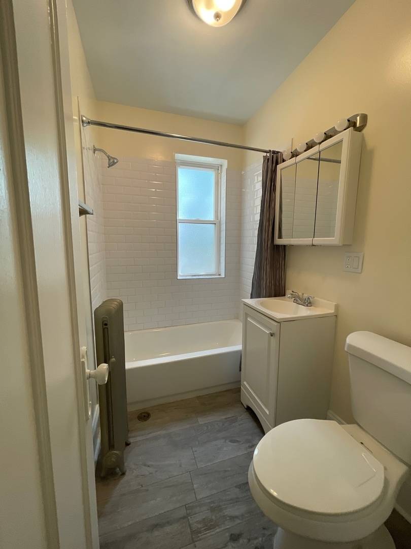 Chicago, IL 60659,2536 W Thorndale AVE #3