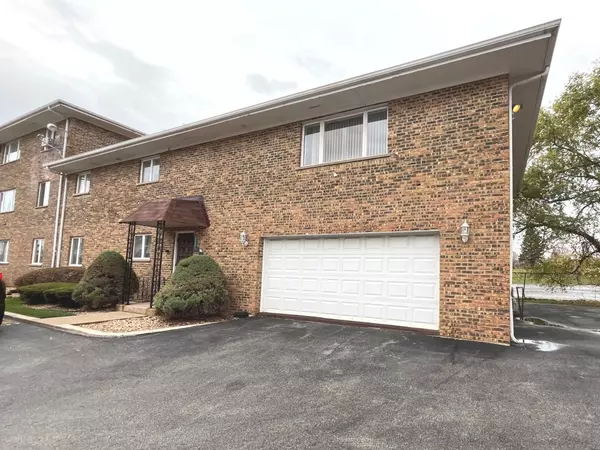 6632 W 95th ST #2C, Oak Lawn, IL 60453