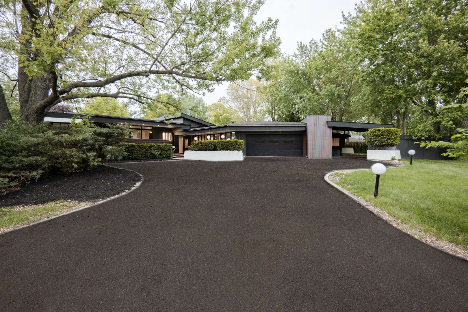 221 N Dale AVE, Mount Prospect, IL 60056
