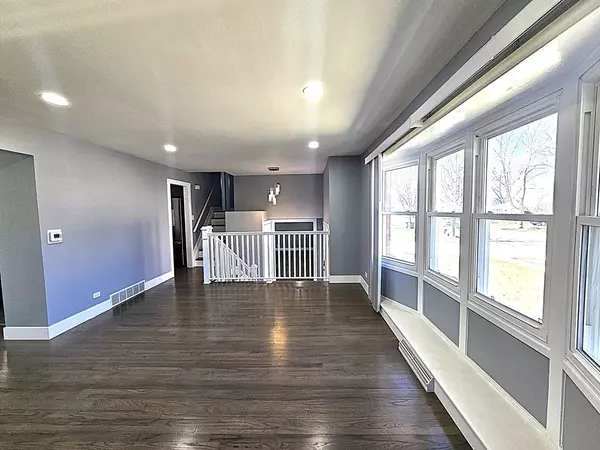 Palatine, IL 60074,1343 E Anderson DR