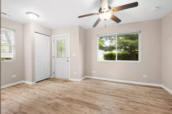 Round Lake Park, IL 60073,318 Kenwood DR