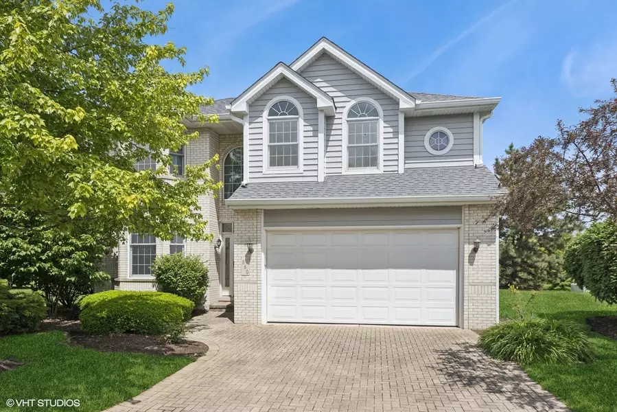 860 Turnberry LN, Willowbrook, IL 60527