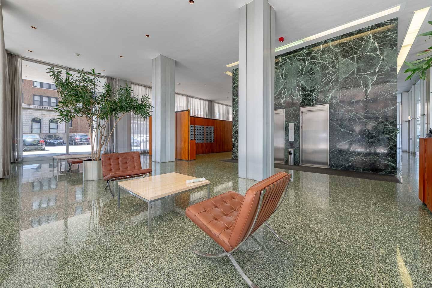Chicago, IL 60614,2400 N Lakeview AVE #1706