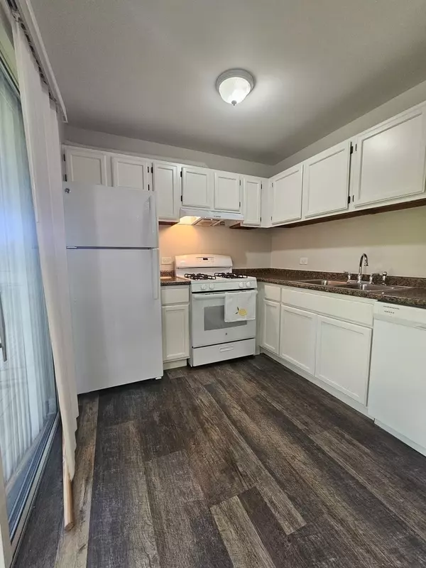 Streamwood, IL 60107,78 N Victoria LN #F