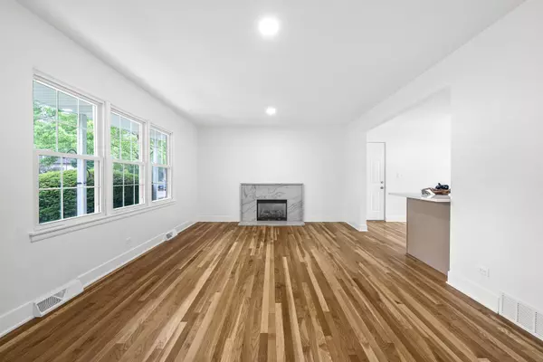 Naperville, IL 60540,826 Iris LN