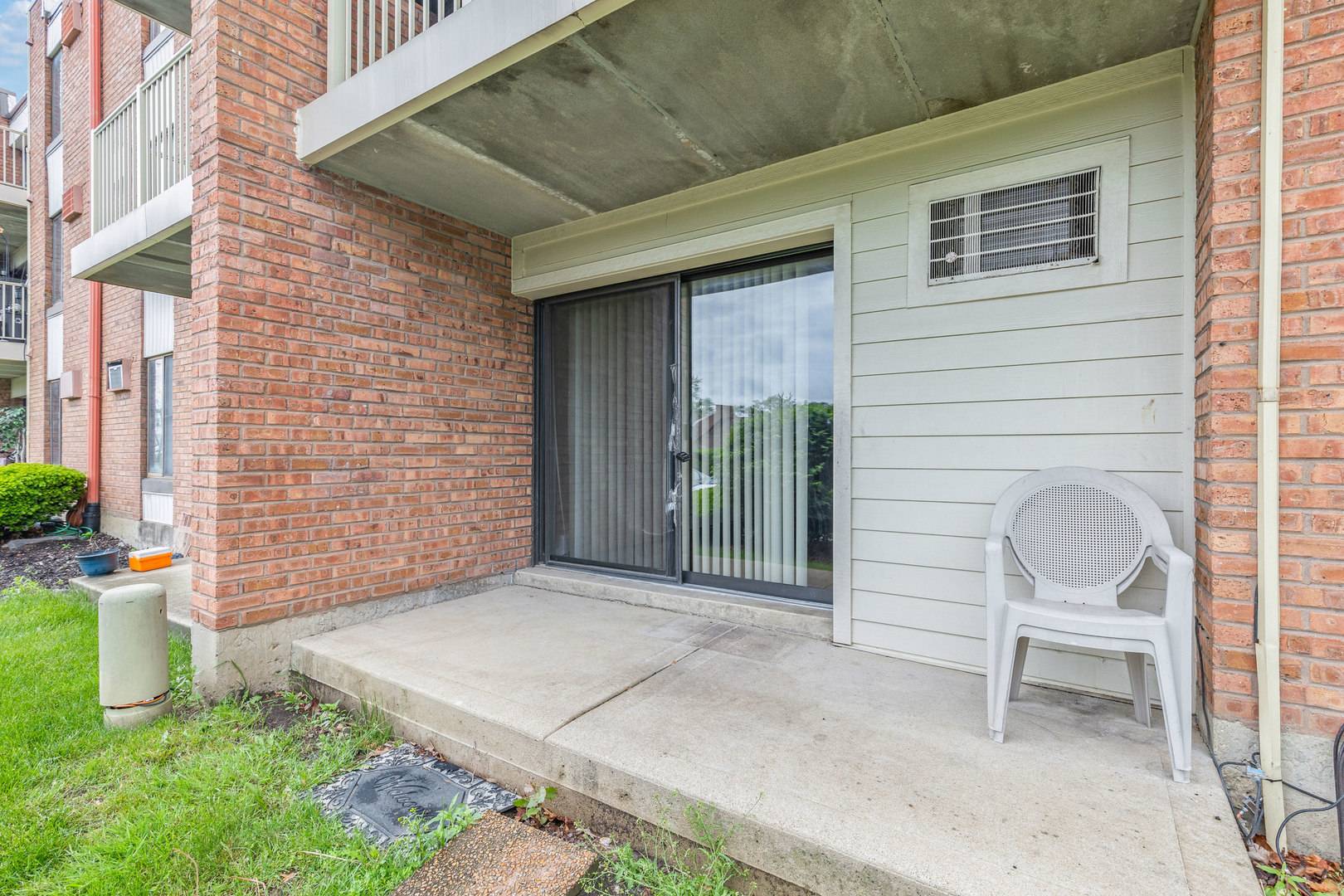 Addison, IL 60101,300 W FULLERTON AVE #102