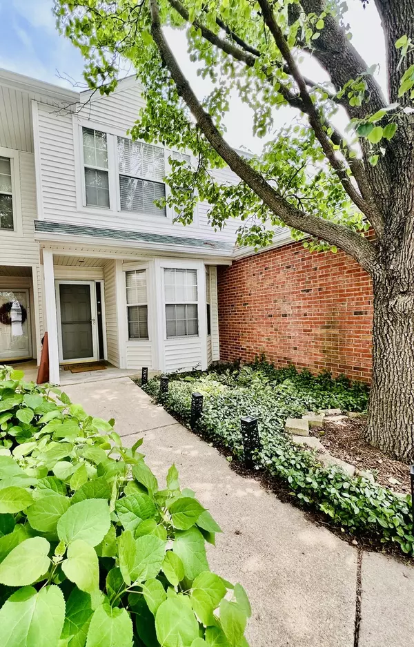 Lake Bluff, IL 60044,107 Pembroke CIR #107