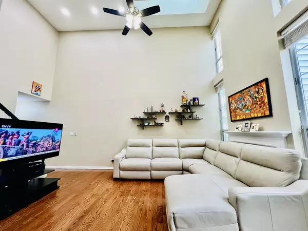 Lake Bluff, IL 60044,107 Pembroke CIR #107