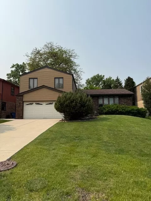 2952 Briarwood DR, Mount Prospect, IL 60056