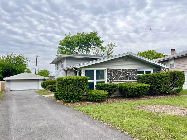 16742 Sunset Ridge DR, Country Club Hills, IL 60478