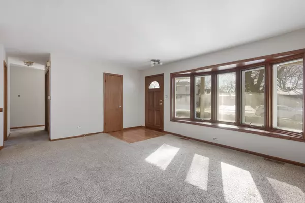Elk Grove Village, IL 60007,1141 Hartford LN