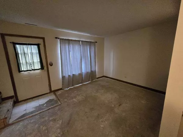 Round Lake, IL 60073,19 N Macgillis DR #19