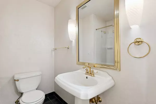 Northbrook, IL 60062,1817 Walnut CIR