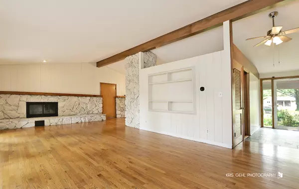 Woodstock, IL 60098,819 N Sharon DR