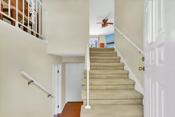 Urbana, IL 61801,309 E McHenry ST