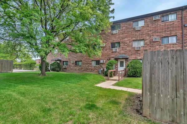 Glendale Heights, IL 60139,1118 Cedar ST #1B