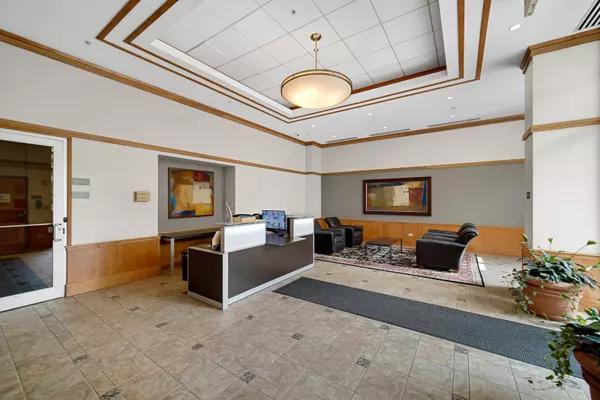 Evanston, IL 60201,1640 Maple AVE #1105