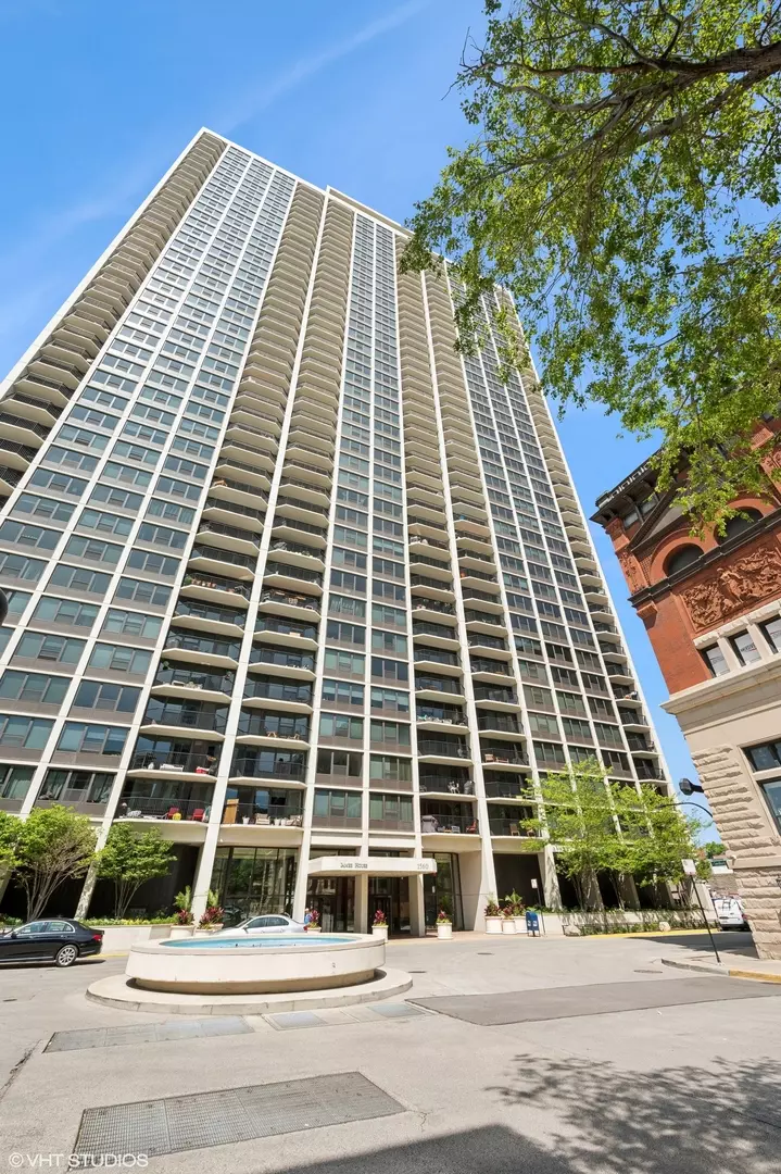 Chicago, IL 60610,1560 N SANDBURG TER #1605J