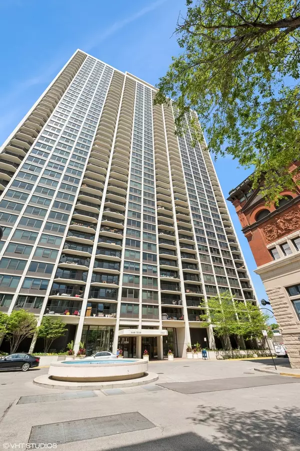 1560 N SANDBURG TER #1605J,  Chicago,  IL 60610