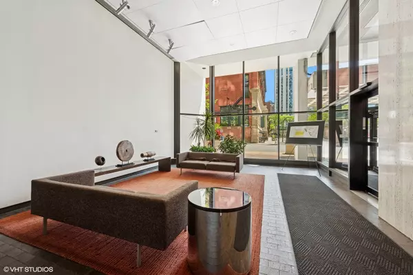 Chicago, IL 60610,1560 N SANDBURG TER #1605J