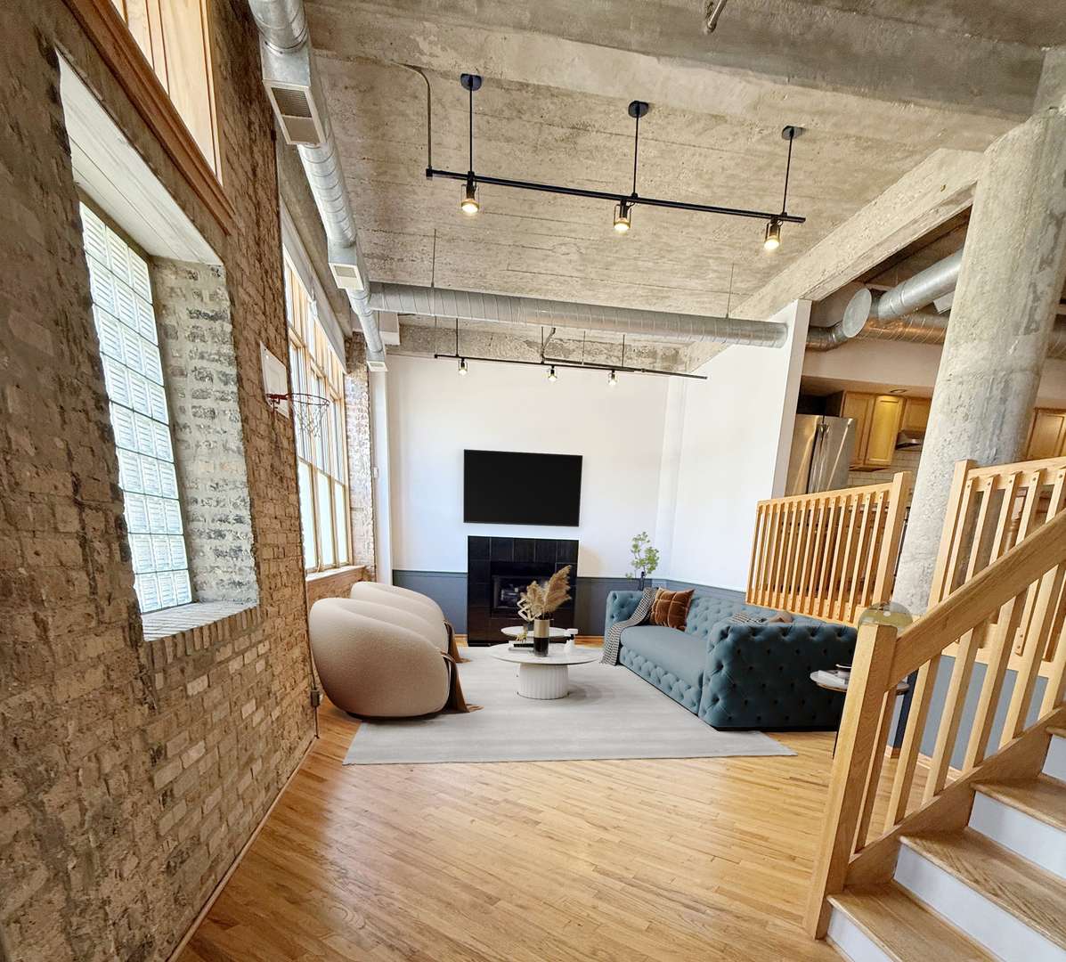 Evanston, IL 60201,1830 Ridge AVE #104