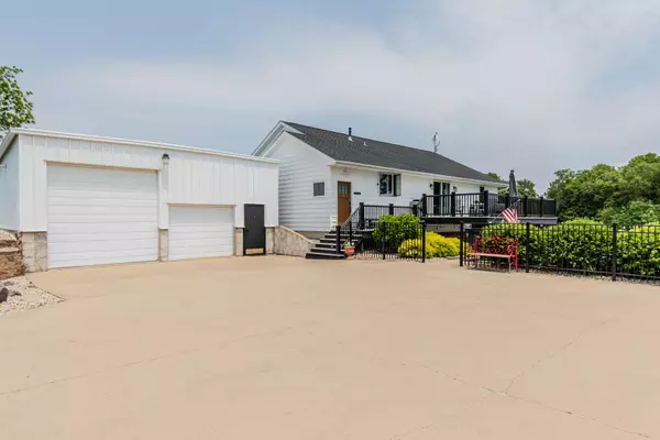3980 E 4th RD, Mendota, IL 61342